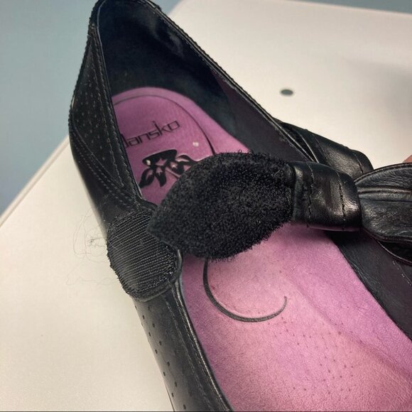 DANSKO Sz 10.5 Mary Jane w/ Leaf Motif  Hook Eye Closure Shoes - Picture 6 of 12